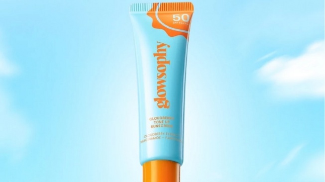 Glowsophy Cloudberry Tone Up Sunscreen (Shopee)