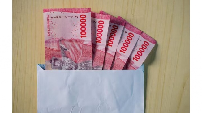 Ilusi Kenaikan Gaji: Kenapa Hidup Justru Terasa Makin Pas-pasan?