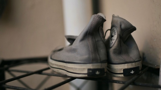 7 Cara Mencuci Sepatu Canvas di Rumah agar Bersih dan Tidak Cepat Rusak