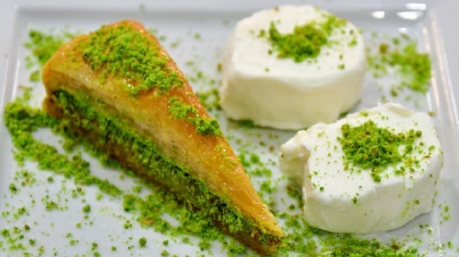 Kuliner Musim Panas Turkiye Maras Ice Cream with Baklava (Dok. Istimewa)