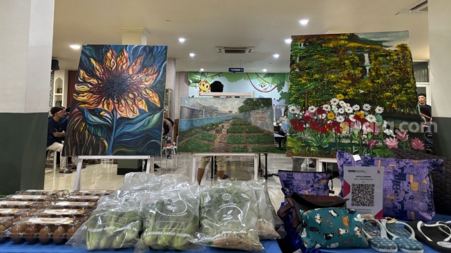 Hasil karya warga binaan di Lapas Kelas IIA Salemba, Jakarta. (Suara.com/Dea)