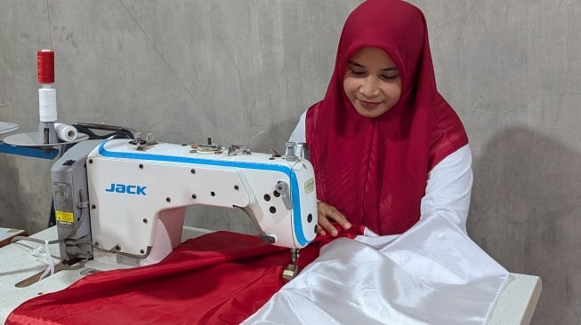 Penjualan Bendera Anjlok, Perajin Rumahan Terjepit Daya Beli Lesu dan Pemodal Besar