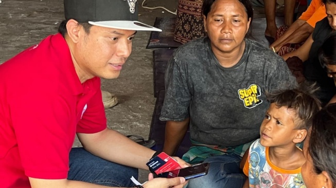 Masyarakat terdampak gempa bumi di Nusa Tenggara Timur (NTT) mendapat dukungan dari TelkomGroup yang sediakan paket darurat dan akses internet gratis. (Dok: Telkom)