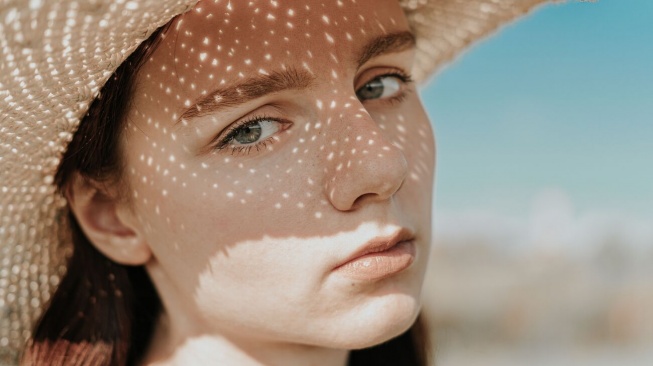 Ilustrasi wanita di outdoor (Pexels/Vitaliy Mitrofanenko)