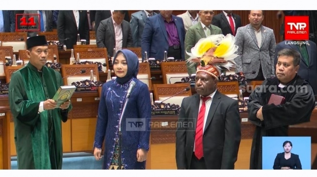Nessy Kalviya dan Mesakh Mirin Resmi Duduki Kursi DPR Periode 2024-2029
