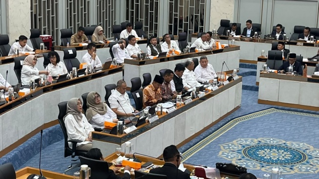 Rapat Kerja (Raker) Komisi IV DPR RI bersama Menteri Kehutanan (Menhut) Raja Juli Antoni di Kompleks Parlemen, Senayan, Jakarta, Selasa (18/8/2026). [Suara.com/Bagaskara]