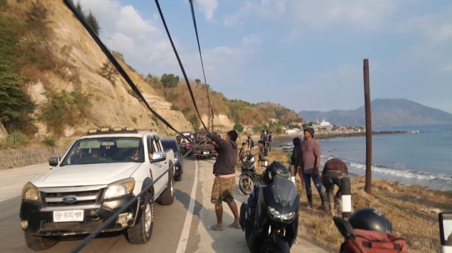 TelkomGroup mengerahkan sumber daya teknis serta mengoptimalkan sistem suplai listrik cadangan untuk menjaga konektivitas masyarakat tetap tersedia di tengah kondisi darurat. (Dok: Telkom)