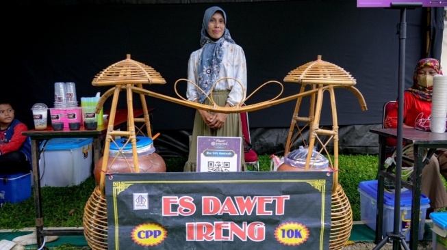 Bukan Cuma Jualan Dawet, Cerita Siti Aminah Bikin Usaha Tradisional Tetap Laris