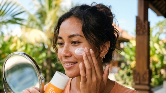 5 Penyebab Kenapa Flek Hitam Tetap Muncul padahal Sudah Pakai Sunscreen Tiap Hari