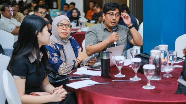 Suasana jalannya agenda diskusi bertajuk Keberlanjutan Media dan Ekosistem yang digelar Local Media Summit di Hotel Mercure Makassar, Sulawesi Selatan, Rabu (12/8/2026). [Suara.com]