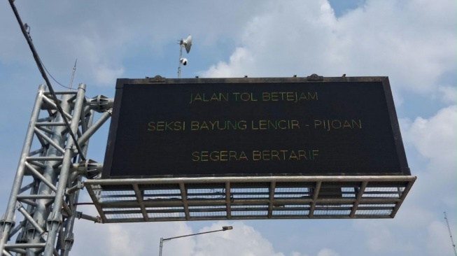 Penunjuk keterangan ruas tol ini akan menjadi ruas tol berbayar. (Dok: Hutama Karya)