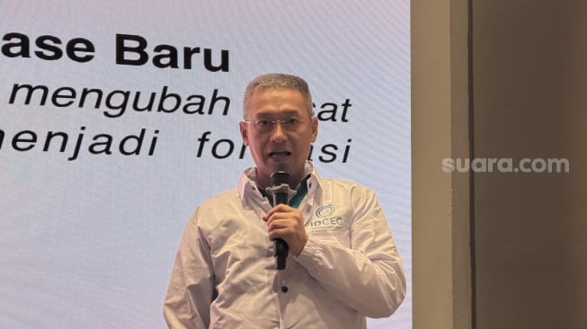 Ketua Umum Indonesia Data Center Ecosystem Council (IDCEC), Nawi Jaya dalam acara yang digelar di Jakarta, Kamis (20/8/2026). [Suara.com/Dicky Prastya]