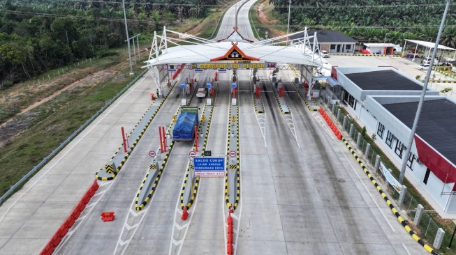 Sebelumnya, Jalan Tol Betung–Tempino–Jambi Seksi Bayung Lencir–Simpang Ness dioperasikan tanpa tarif untuk memberikan kesempatan kepada masyarakat mengenal sekaligus merasakan manfaat konektivitas jalan tol ini. (Dok: Hutama Karya)