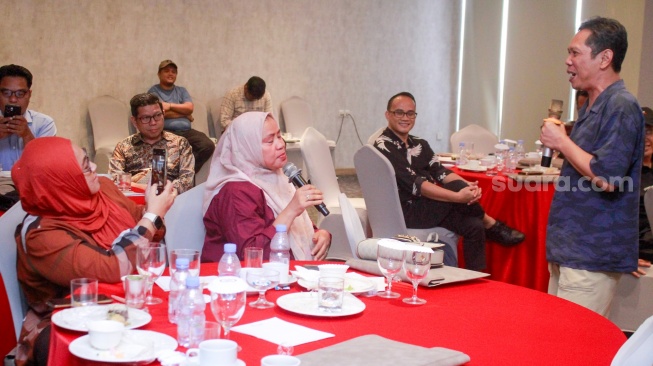 Suasana jalannya diskusi "Keberlanjutan Media dan Ekosistem" yang digelar oleh Local Media Community (LMC) di Prime Park Hotel, Pekanbaru, Senin (10/8/2026). [Suara.com]