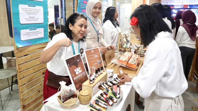 Sequis SHEPRENEUR Learning Series yang ke-5 membekali perempuan wirausaha dengan dua perspektif yang saling melengkapi, yaitu mengelola dan melindungi kondisi finansial serta membangun relasi yang bermakna. [handout]