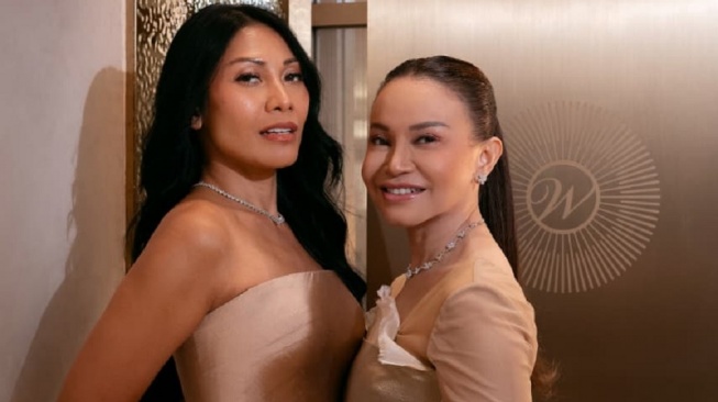 Rossa dan Anggun C Sasmi. [Wanda House of Jewels]