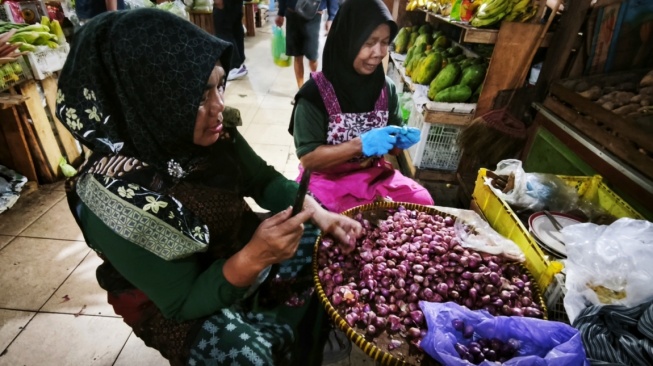 Fakta Pahit Buruh Pengupas Bawang di Jogja, Kerja Seharian Hanya Diupah Rp3 Ribu