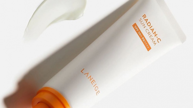 LANEIGE Radian-C Sun Cream SPF 50+ PA++++. (Shopee)