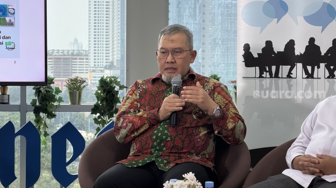 Anggota Tim Komite Sosial Asosiasi Bank Syariah Indonesia (Asbisindo) sekaligus Direktur Utama PT Bank Muamalat Indonesia Tbk, Imam Teguh Saptono dalam diskusi publik yang digelar di Jakarta, Kamis (21/8/2026). [Suara.com/Dicky Prastya]