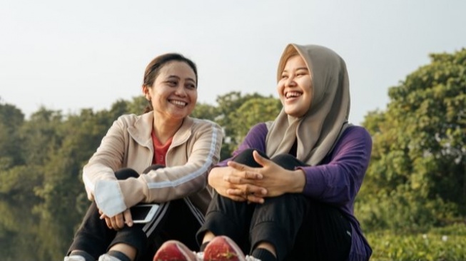 Kenapa Teman Dekat Tiba-Tiba Jadi Asing? Bukan Musuhan, Cuma Proses Pendewasaan