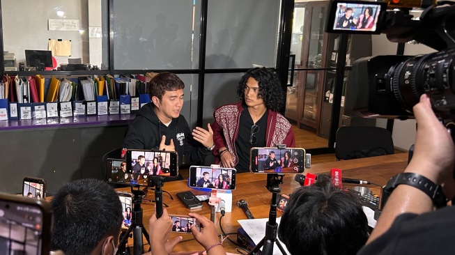 Aldi Taher berkolaborasi dengan penyanyi asal Malaysia, Atta Runman dalam proyek lagu berjudul "Maafkan". [dokumentasi pribadi]