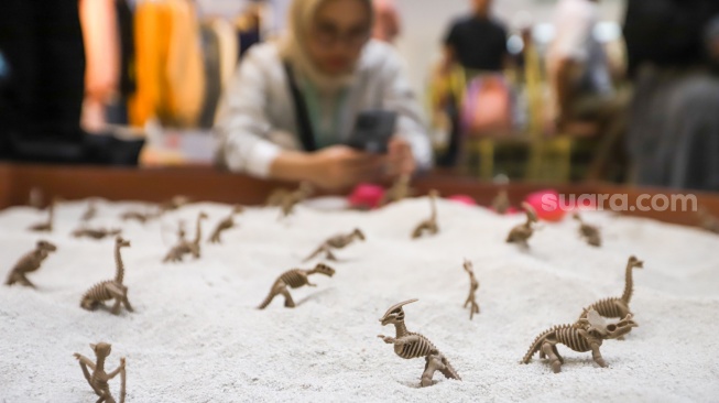 Pengunjung bermain permainan saat acara hIPlay Playground di Lippo Mall Puri, Jakarta, Jumat (21/8/2026). [Suara.com/Alfian Winanto]