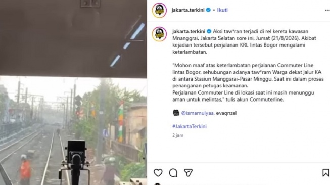 Tangkapan layar video tawuran antarwarga di kawasan Bukit Duri, Tebet, Jakarta Selatan, pada Jumat (21/8/2026).