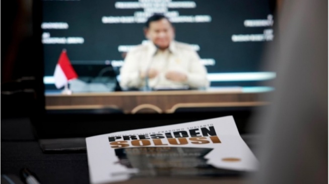 Di Balik Buku Presiden Solusi: Bukti Kinerja Nyata atau Propaganda Istana?