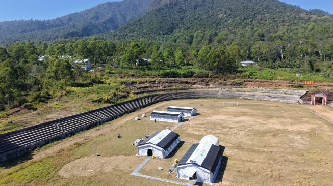 Foto udara Rumah Sakit Lapangan Ruteng di Stadion Golo Dukal, Kabupaten Manggarai, NTT, Jumat (21/8/2026). [ANTARA FOTO/Fikri Yusuf/wsj]