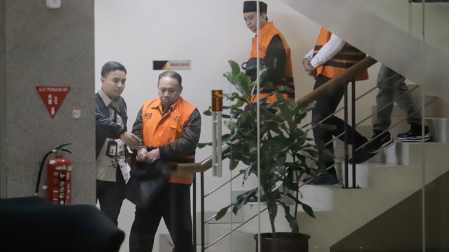 Terseret Kasus Suap Penerimaan Mahasiswa Baru, Rektor Unsoed Akhmad Sodiq Ditangkap KPK