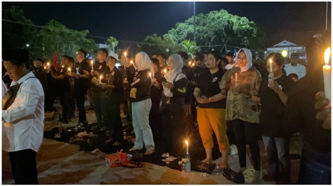 Massa dari berbagai organisasi kemasyarakatan di Kabupaten Pati, Jawa Tengah, berkumpul di alun-alun, Jumat (21/8/2026) malam, untuk berdoa menjaga perdamaian, kondusifitas serta menolak provokasi.