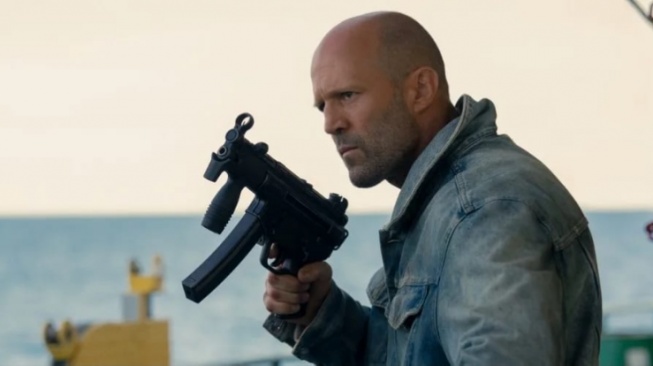 Review Film Mutiny: Ketika Jason Statham Terjebak di Kapal Neraka, Masih Bisa Selamat?