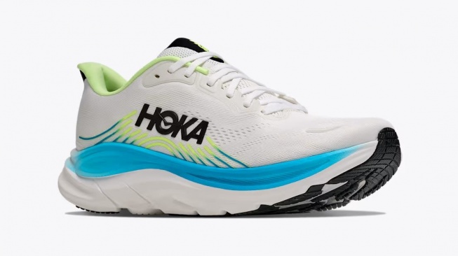 Sepatu yang Nyaman Dipakai Jalan 20.000 Langkah per Hari, Hoka Clifton 11. (hoka.com)