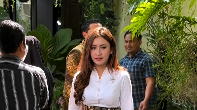 Siapa Chika Yenalovy? Istri Kasespri Prabowo yang Jejak Digitalnya Misterius
