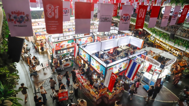 Pengunung mendatangi gelaran Styles LAND di Lippo Mall Kemang, Jakarta, Jumat (22/8/2026). [Suara.com/Alfian Winanto]