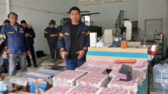 Modal Rp1 Miliar, Sindikat Upal di Serpong Cetak Uang Palsu Rp36 Miliar Buat Tipu Bank