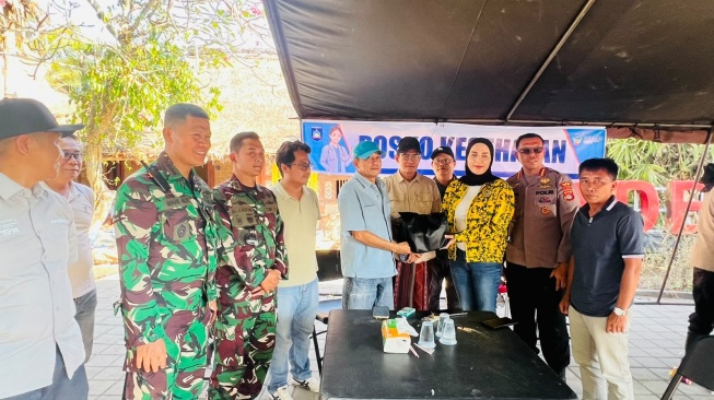Kebakaran hebat melanda kawasan ikonik Desa Adat Sade, Rembitan, Kecamatan Pujut, Lombok Tengah, pada Sabtu (22/8/2026) malam. [Dok DPR RI]