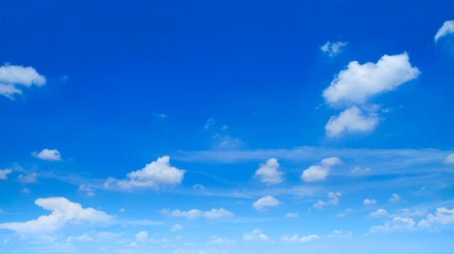 Mengapa Langit Berwarna Biru di Siang Hari?