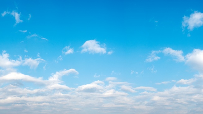ilustrasi langit biru (magnific/onlyyouqj)