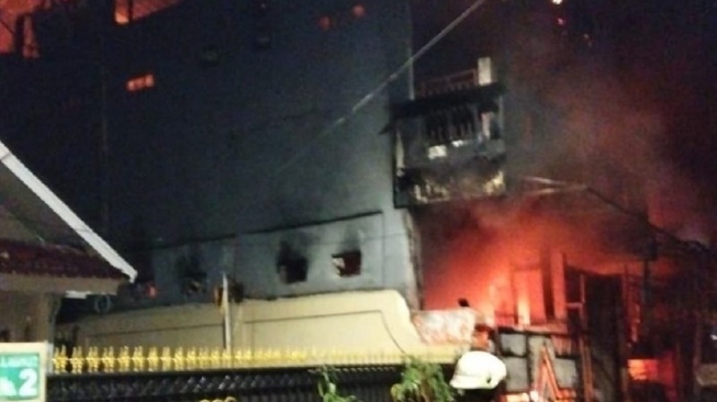Kos di Tebet Terbakar Dini Hari: 4 Orang Tewas, Pemicu Korsleting Mesin Fotokopi