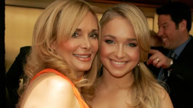Gitar Antik Hayden Panettiere Digadaikan Brian Hickerson Sebelum Meninggal Dunia