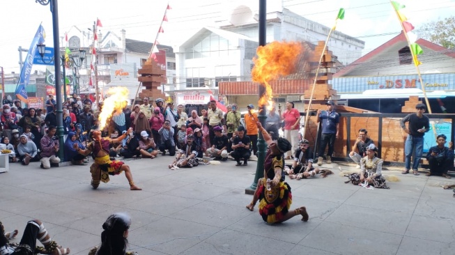 Pertunjukan Tari Warok di acara GEMPAR Pasar Godean, Senin (24/8/2026)
