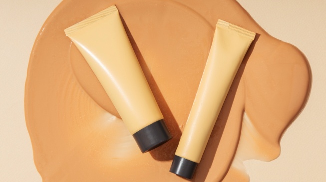 Apakah Bahaya Mencampur Sunscreen dan Foundation secara Langsung di Tangan?