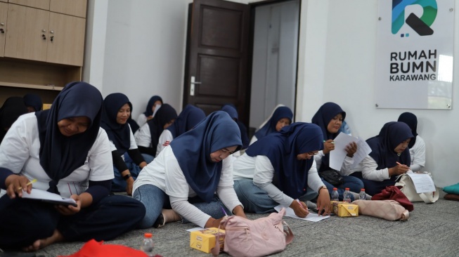 Sampah rumah tangga selama ini kerap dipandang sebagai persoalan lingkungan yang harus segera disingkirkan. Foto ist.