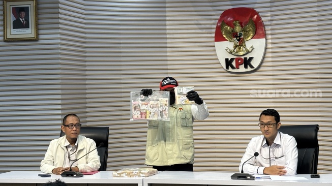 Bukan Cuma 3 Moge, KPK Juga Sita Duit Rp 2,8 Miliar dalam Kasus Bea Cukai