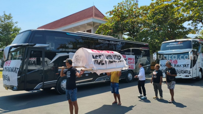 Massa dari Pati Bergerak, dari Daerah untuk Indonesia Bawa Pesan untuk Rakyat