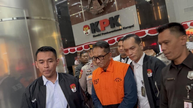 Komisi Pemberantasan Korupsi (KPK) langsung melakukan penahanan terhadap Kepala Kantor Bea dan Cukai Kediri Gatot Heroe Hernanda (GHH), Rabu [26/8/2026]. [Suara.com/Dea]