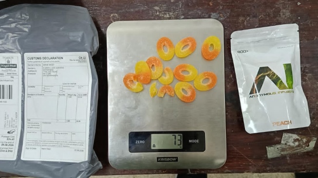 Modus Permen! Gummy Ganja Asal Inggris Dipesan Warga Bekasi 4 Kali Lewat Website
