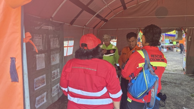 Tim ERT NHM bergabung dengan Tim ESDM Siaga Bencana untuk mendukung penanganan darurat dan pelayanan kesehatan di Kecamatan Reok, Kabupaten Manggarai. (Dok: NHM)