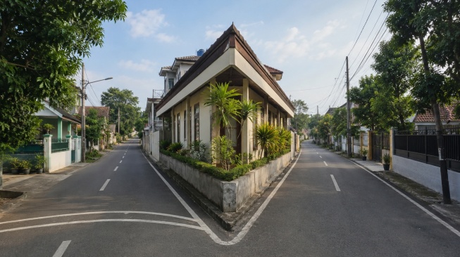 ilustrasi rumah tusuk sate (ChatGPT)